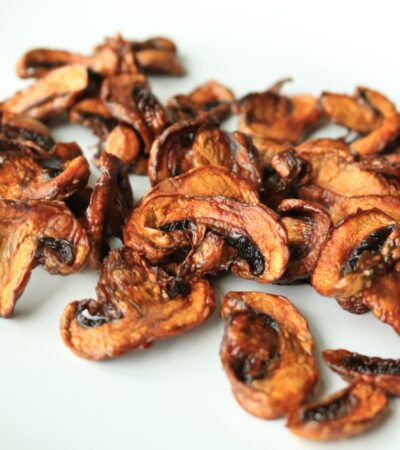 Essas batatas fritas de cogumelos na Air Fryer são a perfeição salgada e crocante