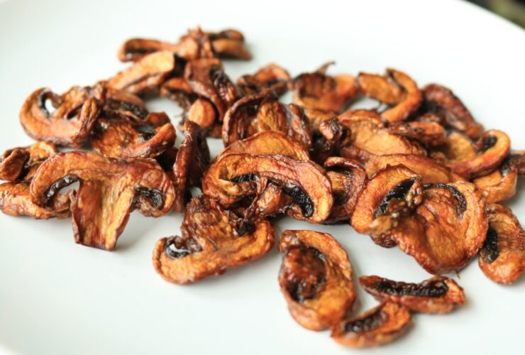 Essas batatas fritas de cogumelos na Air Fryer são a perfeição salgada e crocante