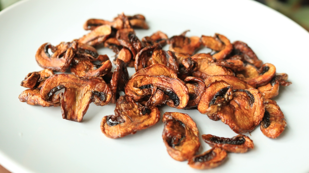 Essas batatas fritas de cogumelos na Air Fryer são a perfeição salgada e crocante